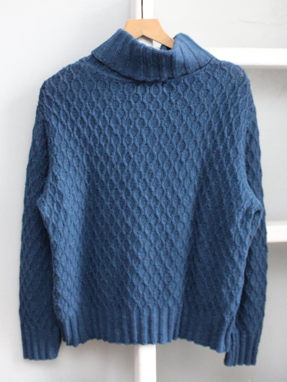 Willow Oversized Blue Wave Kable Knit Turtleneck Sweater Size XL - Picture 2 of 3